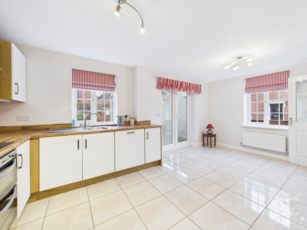 Property photo 2 of 20 Cam02127G0-Pr0366-Still015