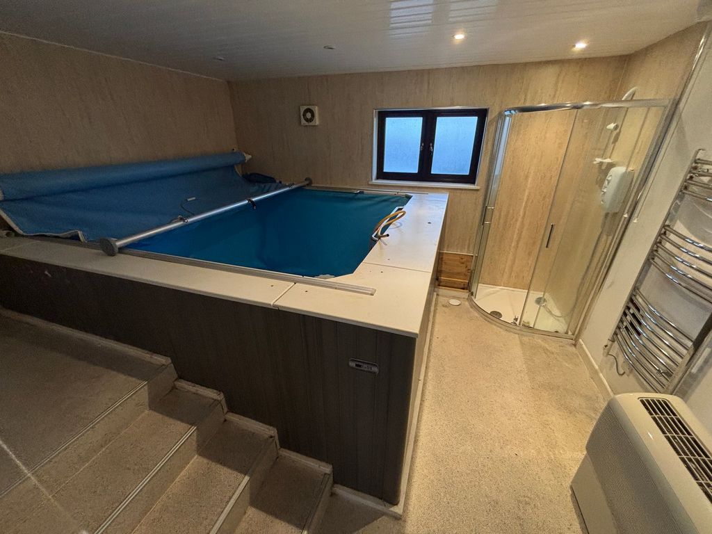 Property photo 3 of 25