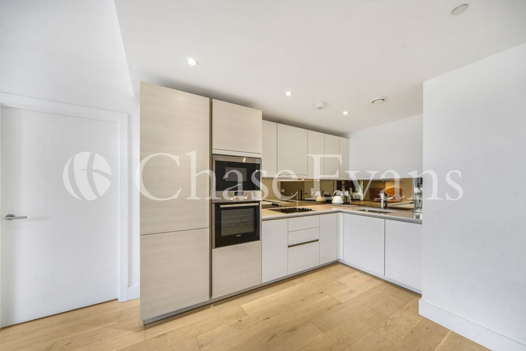 Property photo 2 of 19 Kitchen