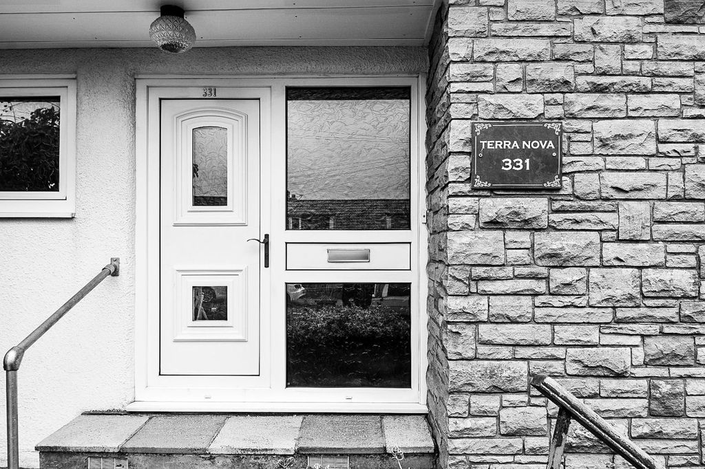 Property photo 2 of 32