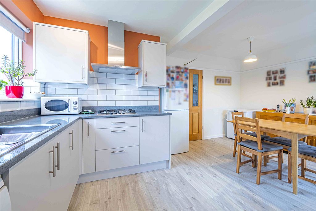 Property photo 2 of 12 Picture No. 11