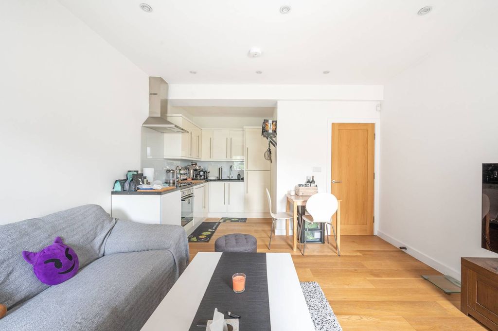 Property photo 3 of 7