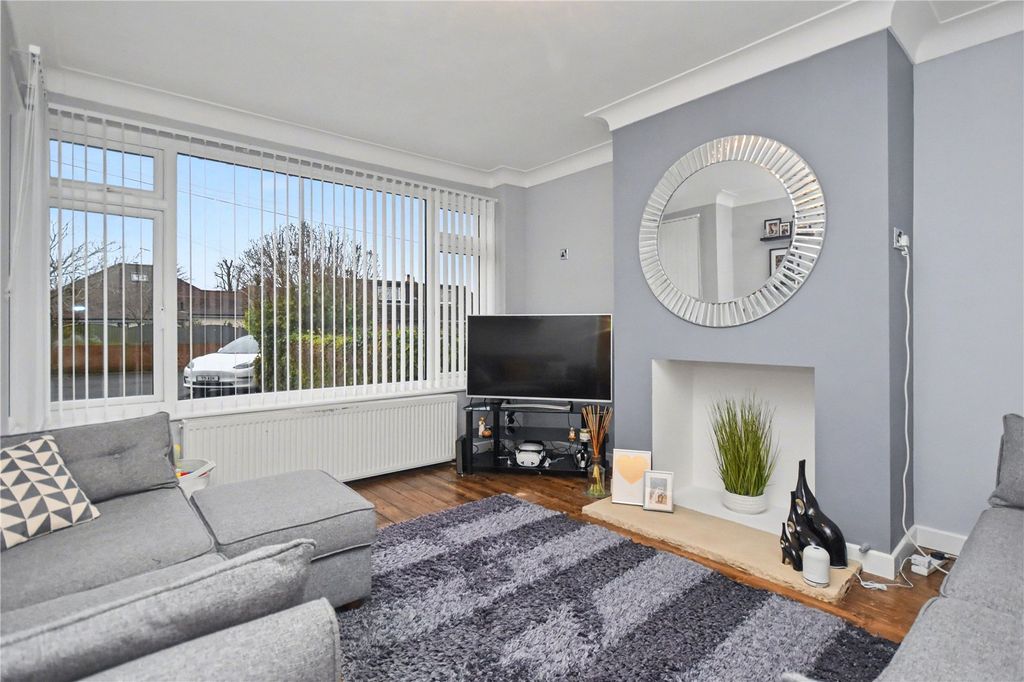 Property photo 2 of 15 Picture No. 11