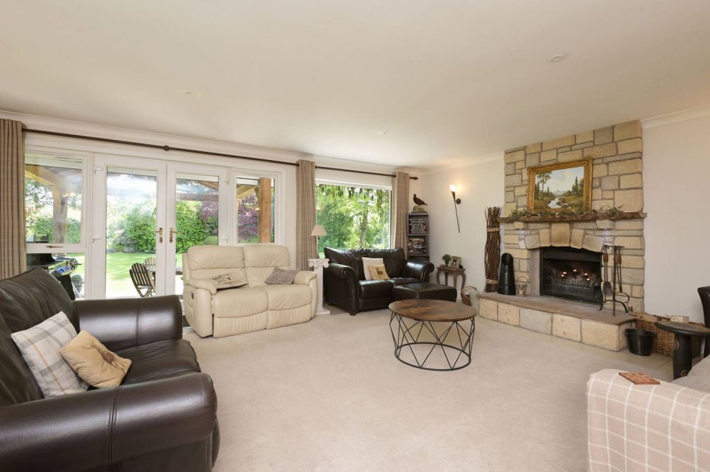 Property photo 2 of 30