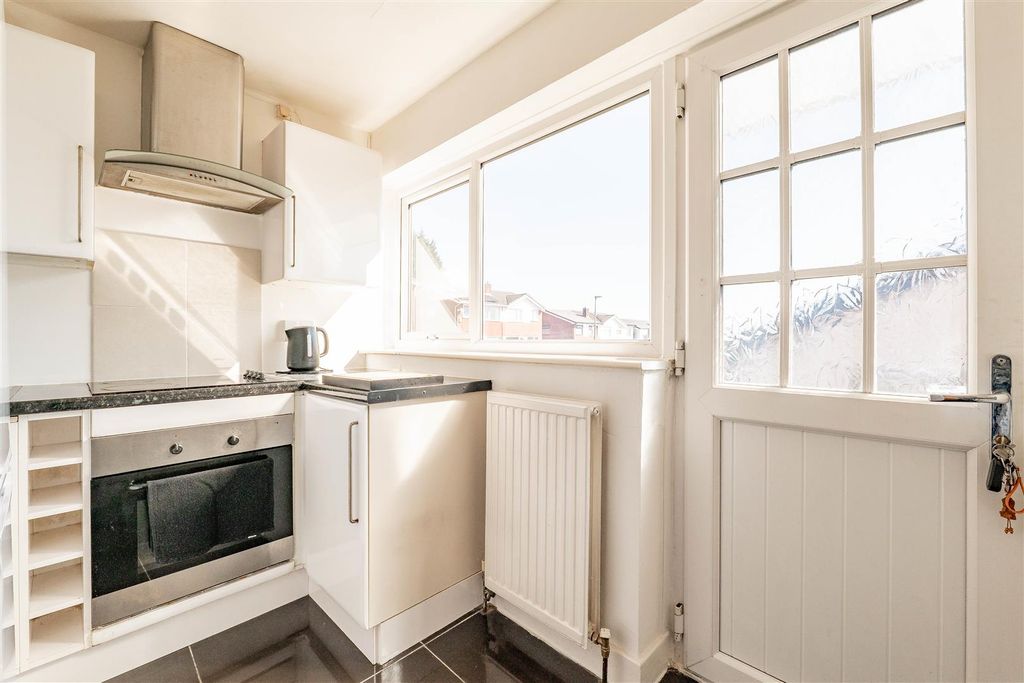 Property photo 3 of 16 Kitchen