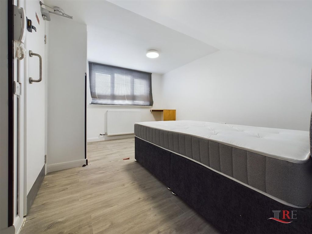 Property photo 3 of 11 Cam02489G0-Pr0047-Still029.Jpg