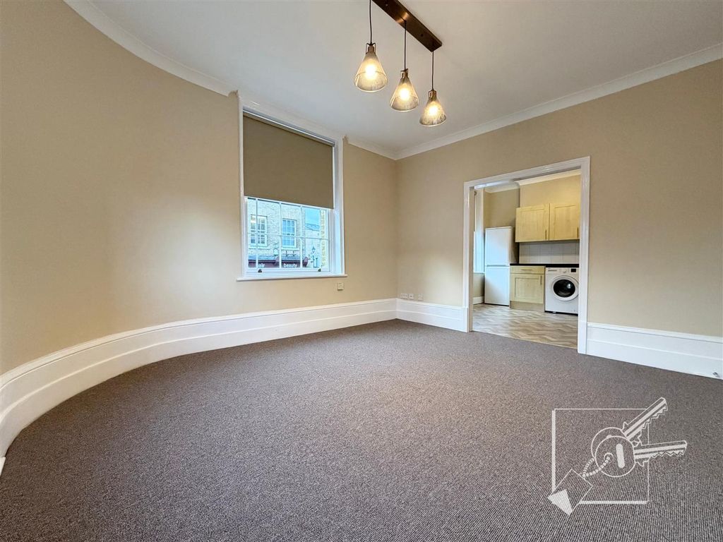 Property photo 3 of 10 Living Room