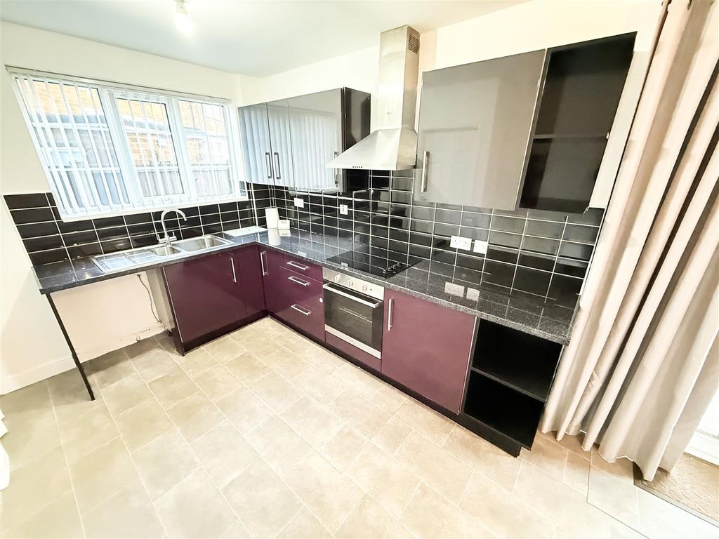 Property photo 2 of 12 Dining Kitchen