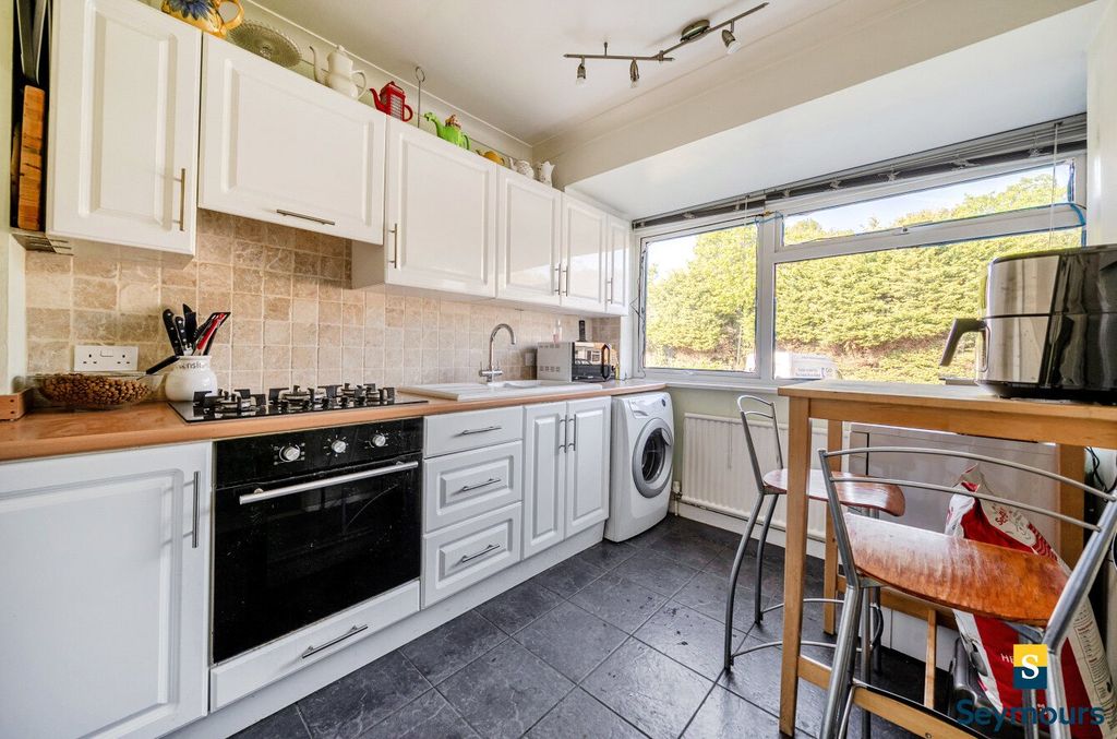 Property photo 2 of 14 Kitchen