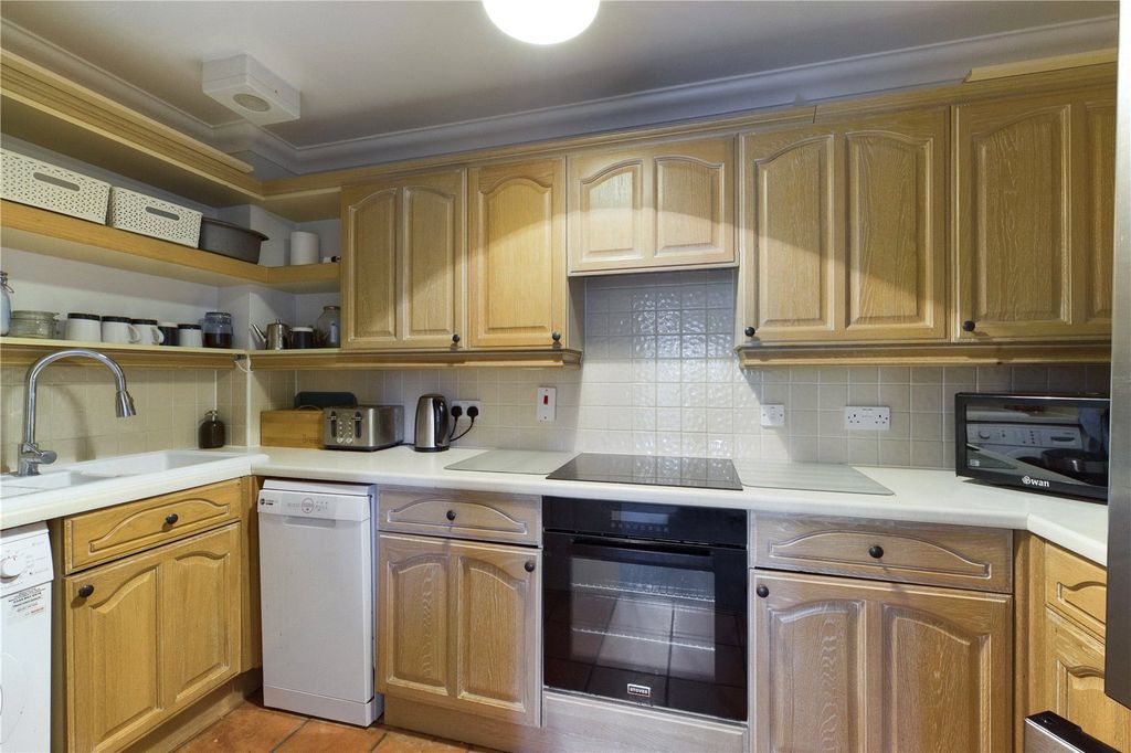 Property photo 3 of 9 Kitchen