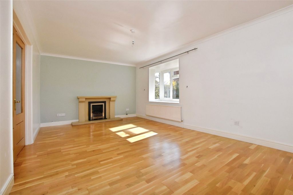 Property photo 3 of 17 Living Room