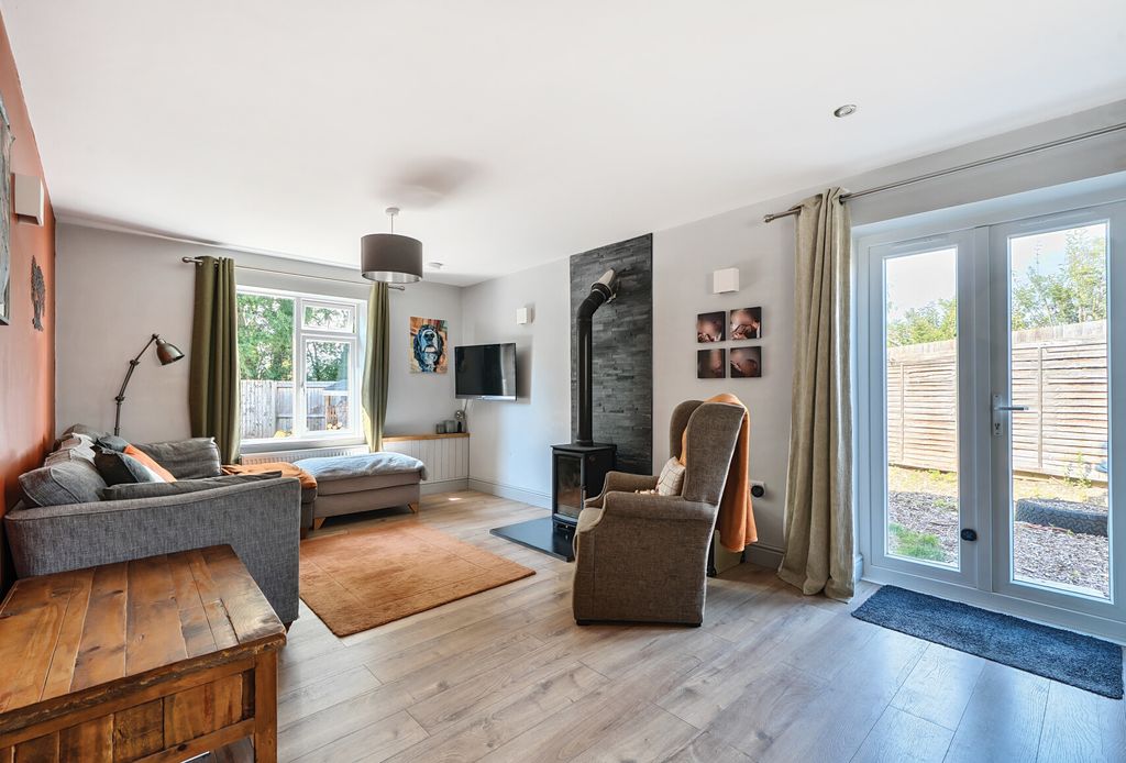 Property photo 3 of 23 1329829-19-6887A8...