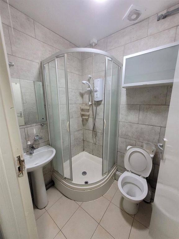 Property photo 3 of 4 Bathroom: