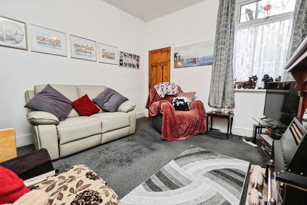 Property photo 2 of 15 Pbox-Img.Jpg