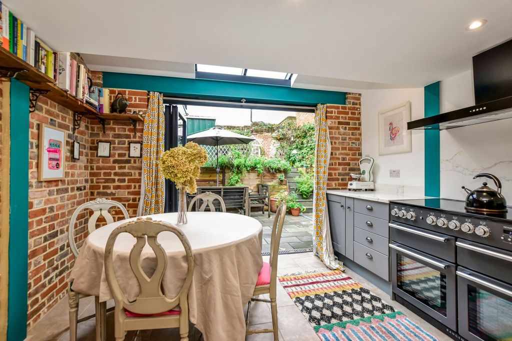 Property photo 2 of 33