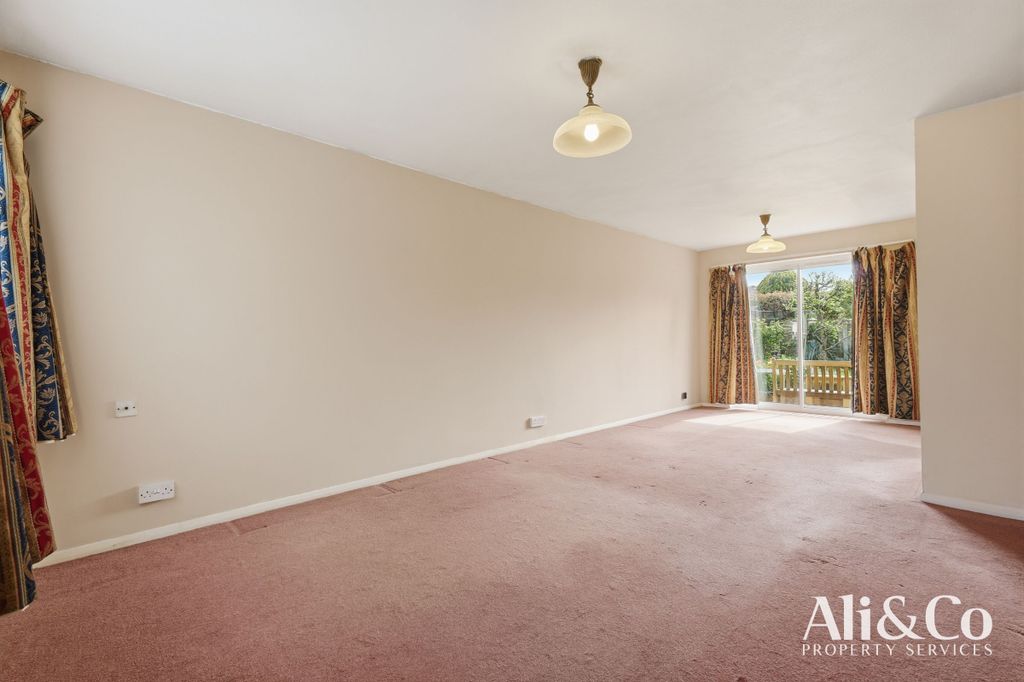 Property photo 3 of 23