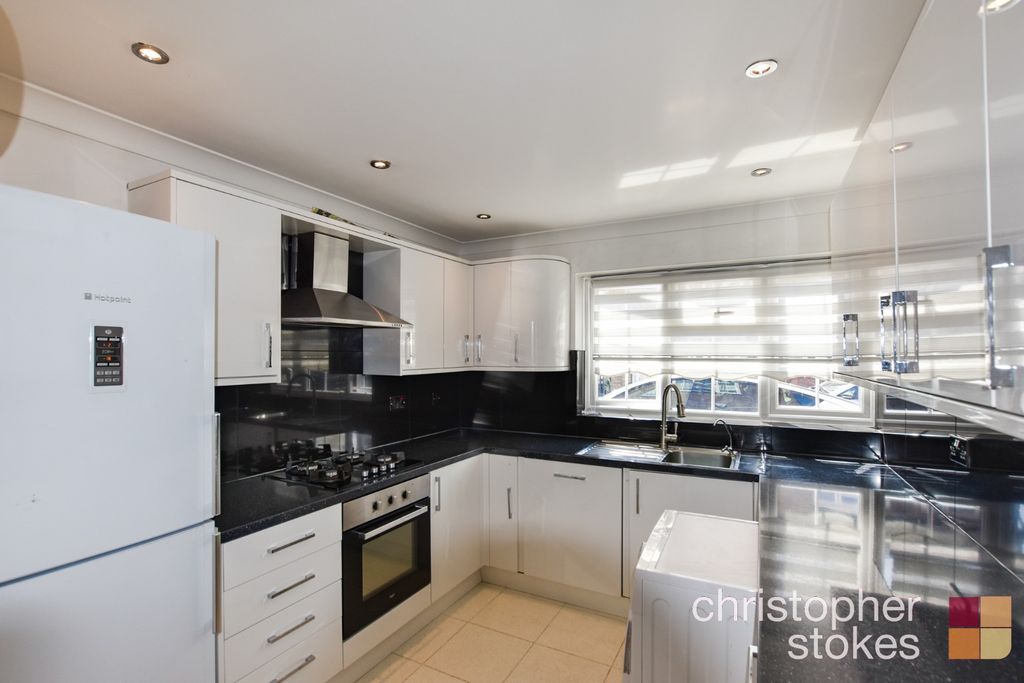 Property photo 2 of 13 4148911