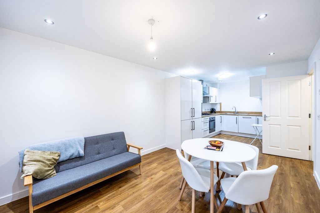 Property photo 2 of 9 7 Elmore Street-13