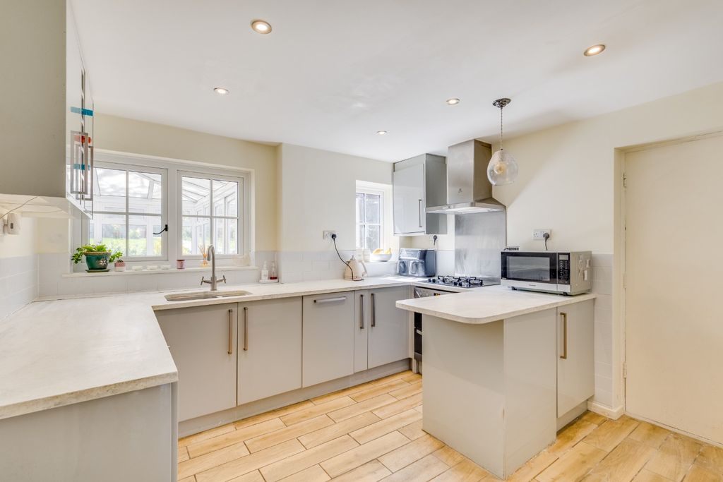 Property photo 2 of 19 3579225