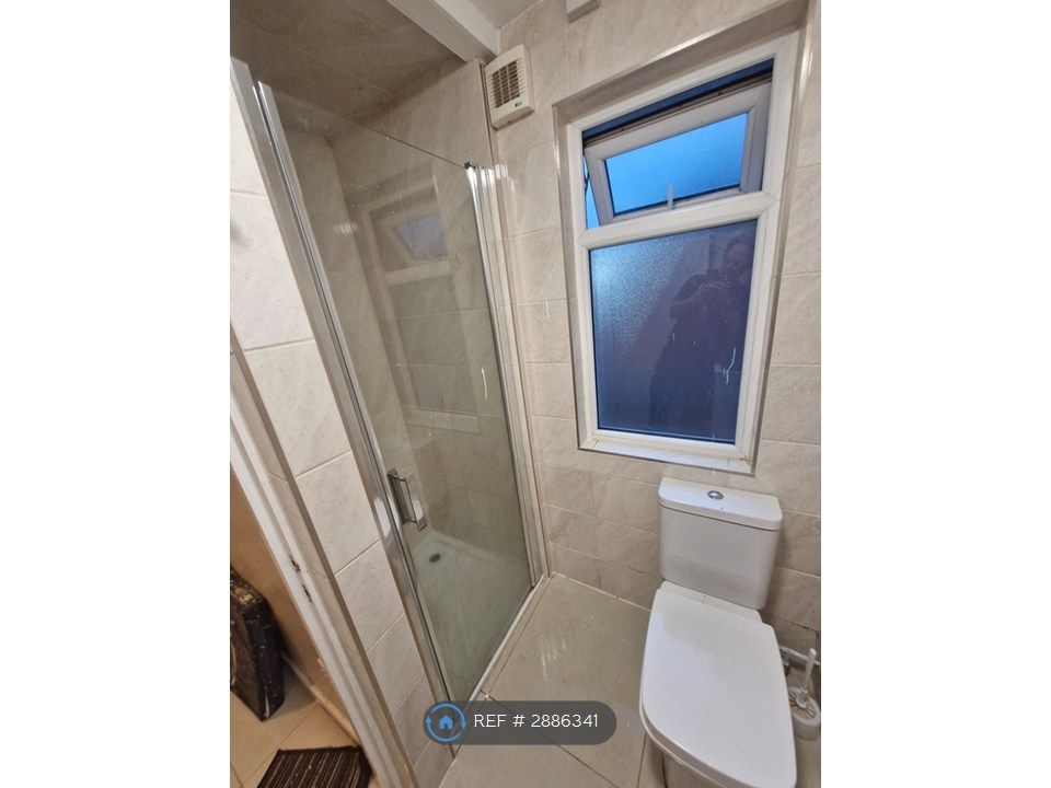 Property photo 3 of 8 Shower