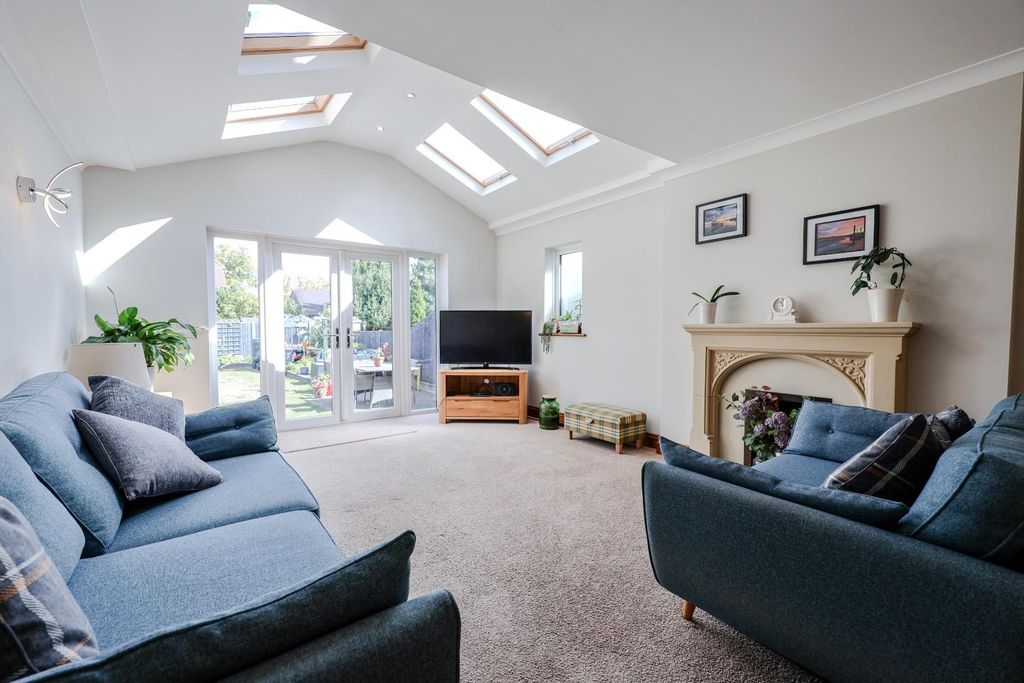 Property photo 2 of 32