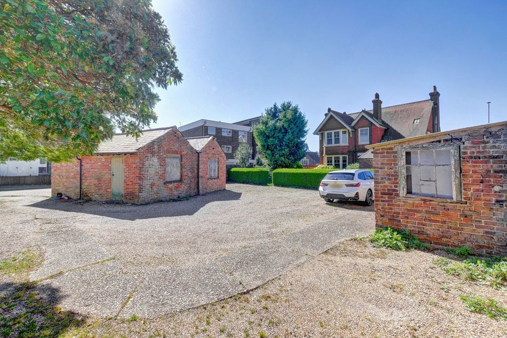 Property photo 2 of 23