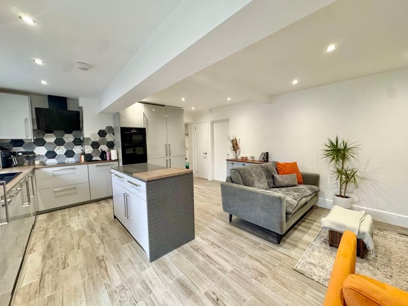 Property photo 3 of 21 Photo 14