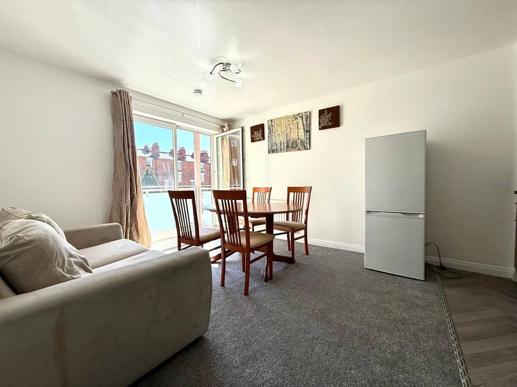 Property photo 3 of 7 Picture No. 15