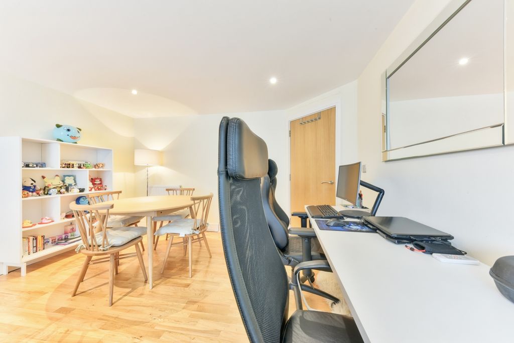 Property photo 3 of 9 Dining Area