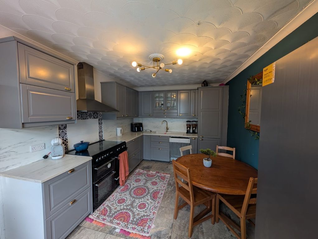 Property photo 3 of 14 Kitchen