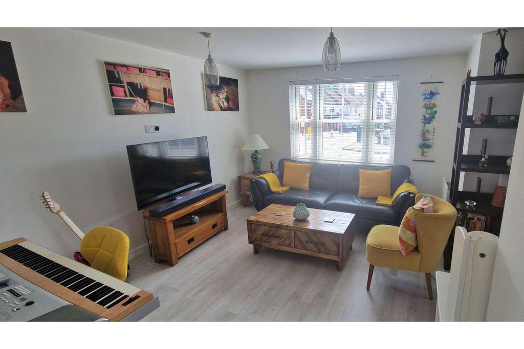 Property photo 2 of 12