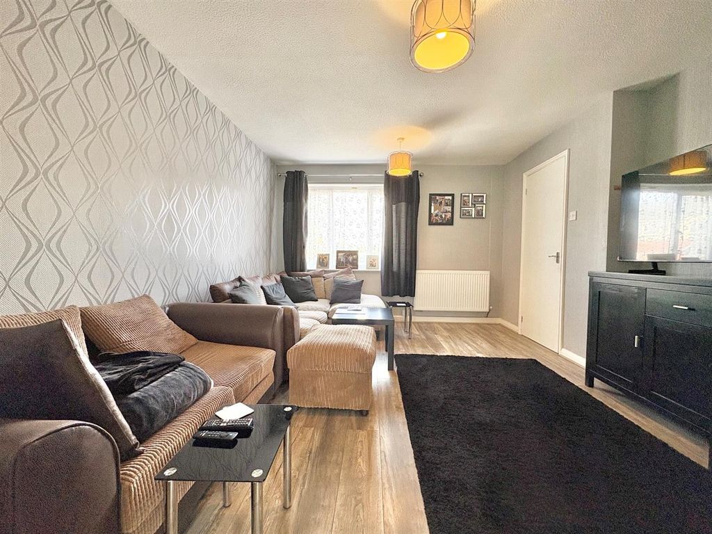 Property photo 2 of 11 Lounge.Jpg