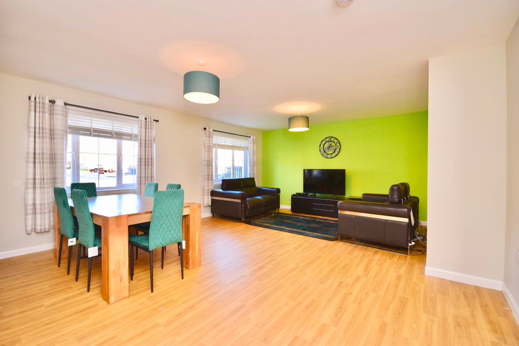 Property photo 2 of 25