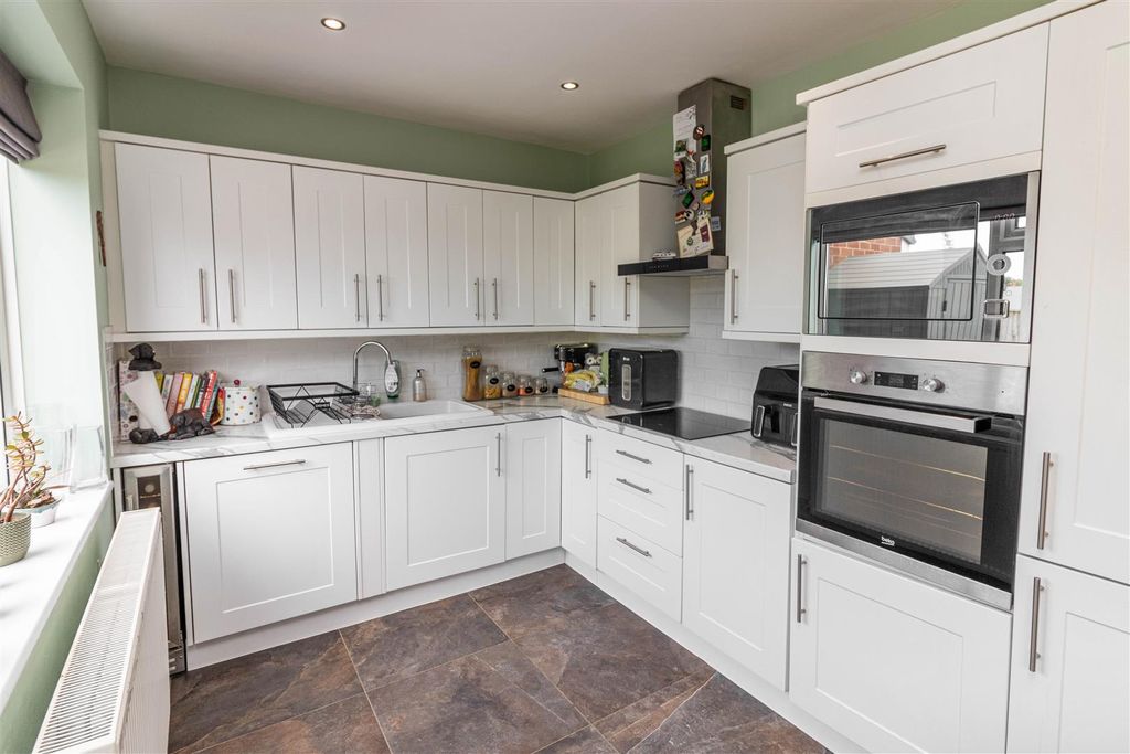 Property photo 2 of 20 Kitchen