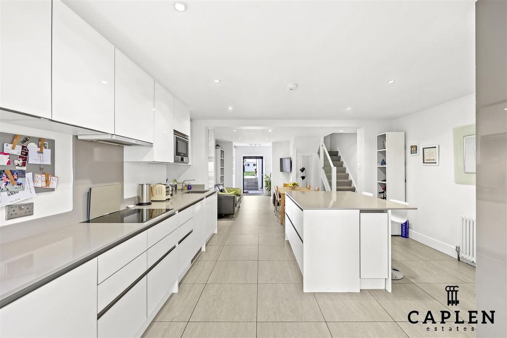 Property photo 2 of 32