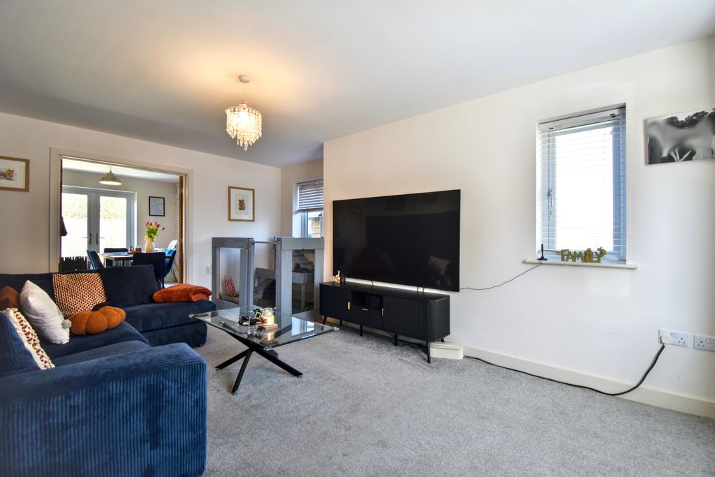 Property photo 2 of 23