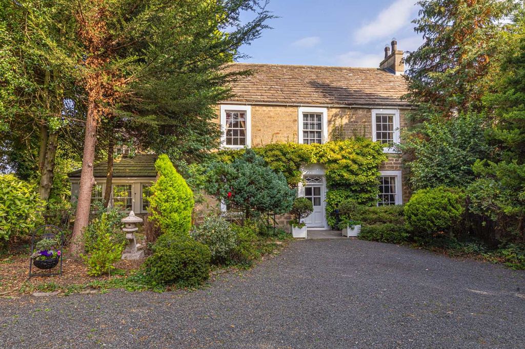 Property photo 1 of 33