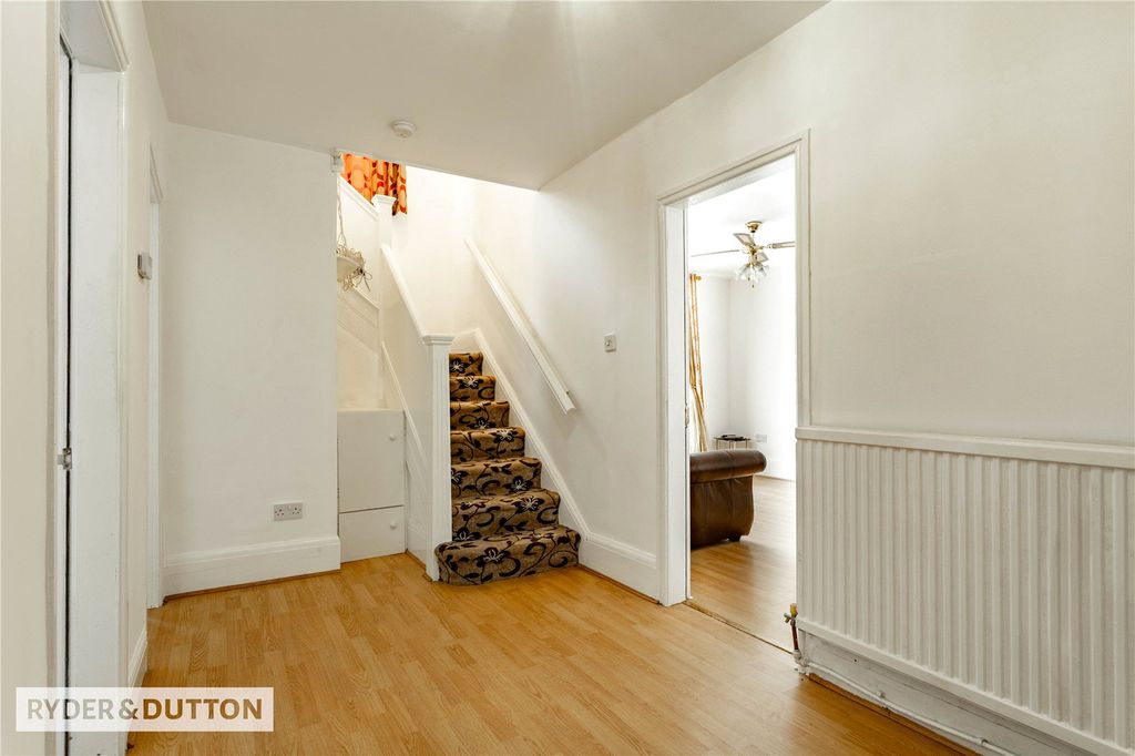 Property photo 3 of 21 Hallway