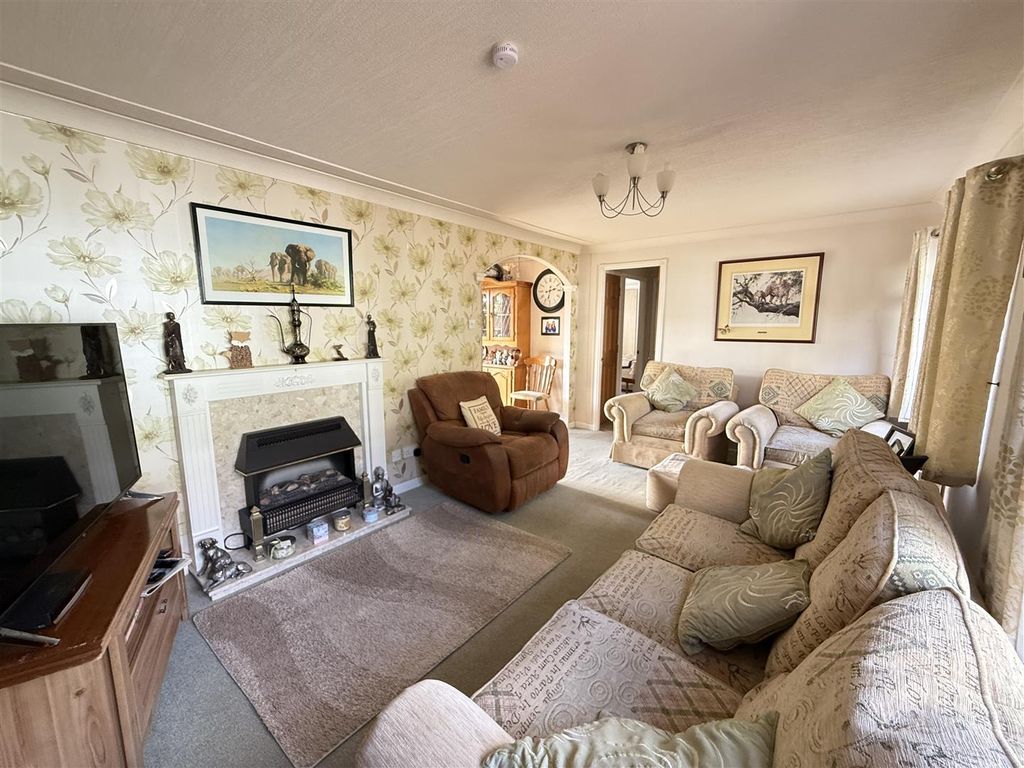 Property photo 2 of 14