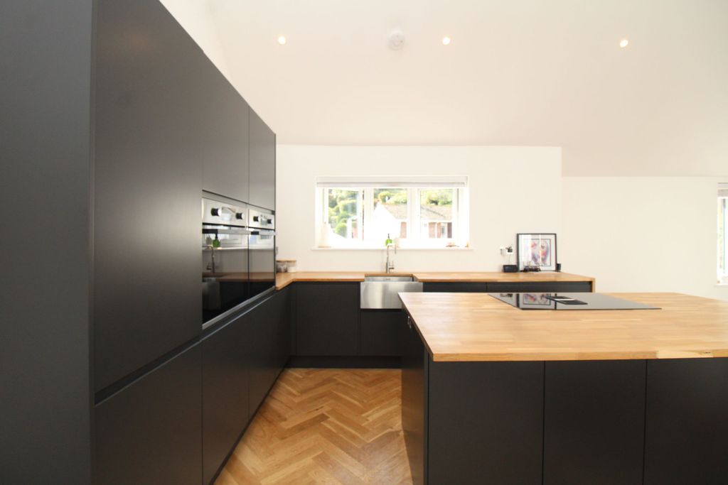 Property photo 3 of 25