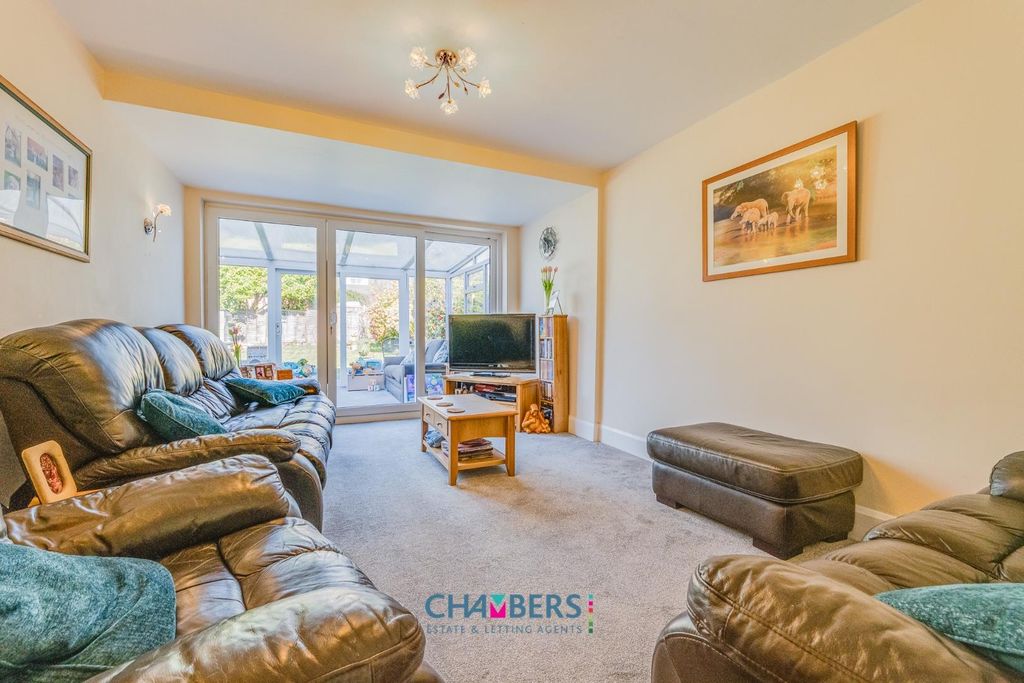 Property photo 2 of 41 Lounge