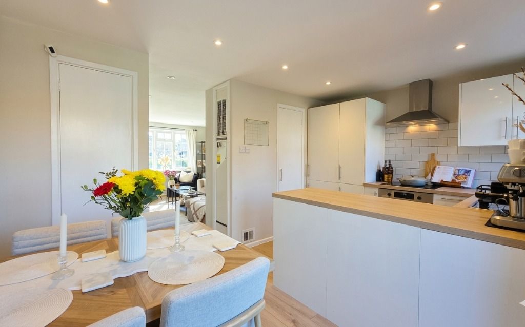 Property photo 3 of 12 4907847