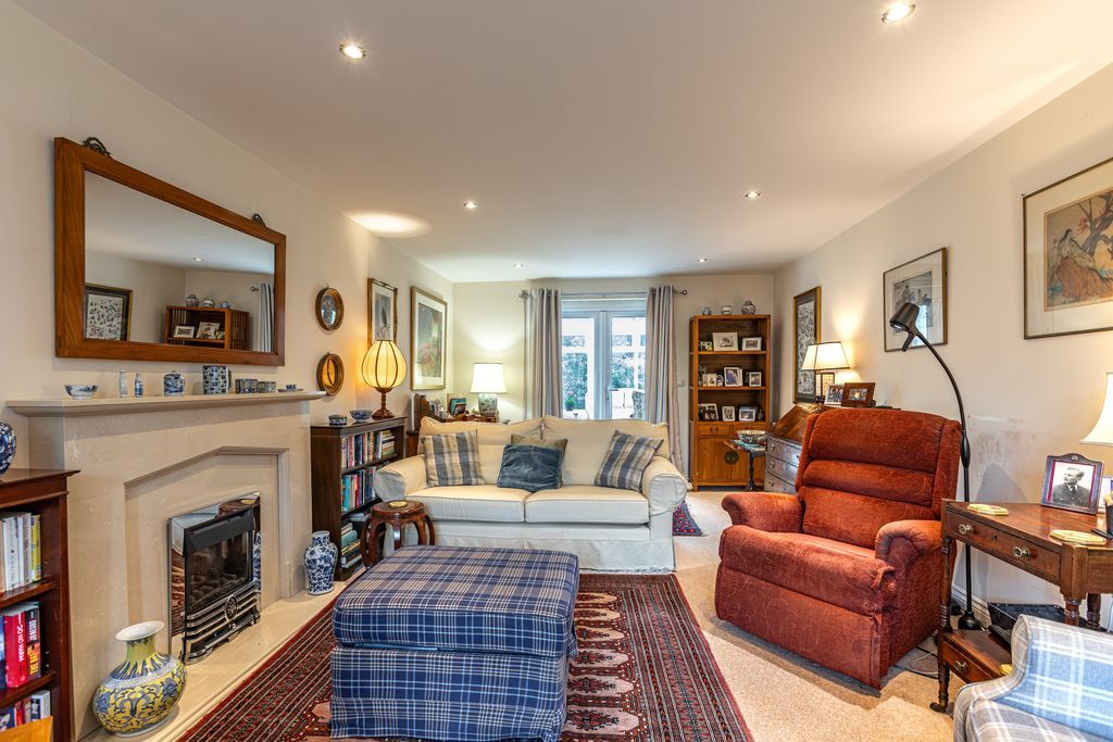 Property photo 2 of 37 Sitting Room