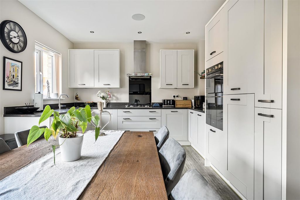 Property photo 2 of 20 1386983-12-693041B1254A5.Jpg