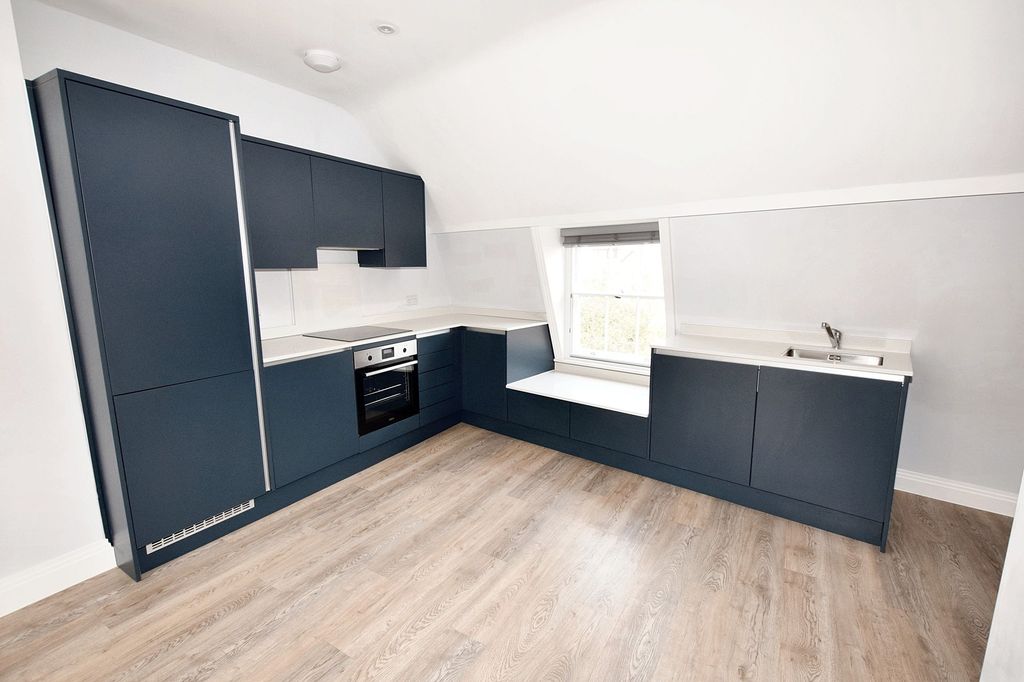 Property photo 2 of 8 Kitchen
