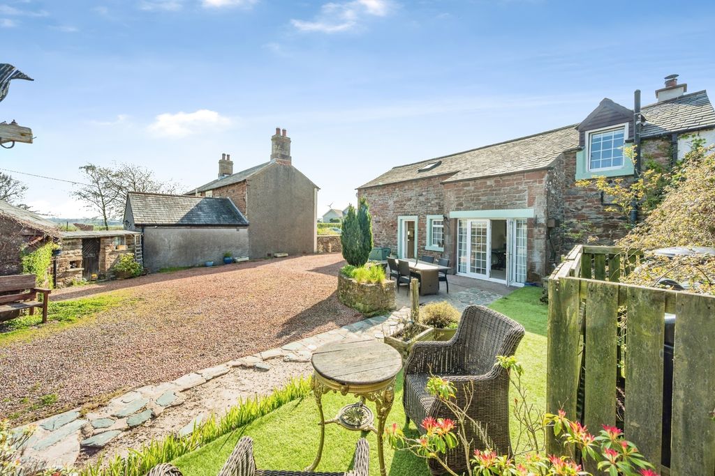 Property photo 2 of 16 Outside