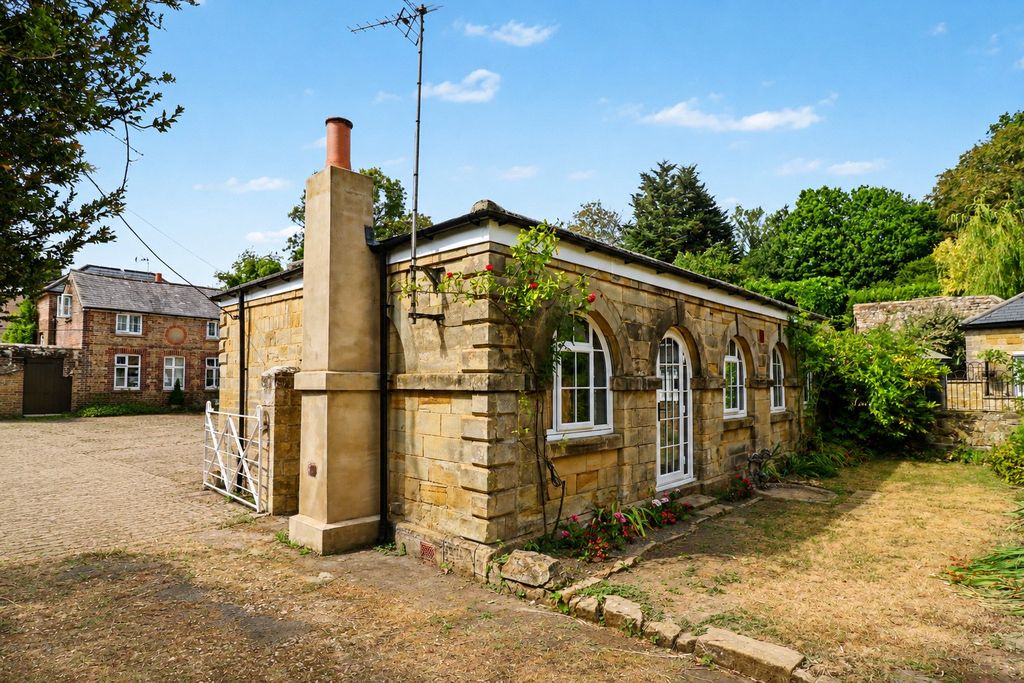 Property photo 1 of 16 Drive/Courtyard