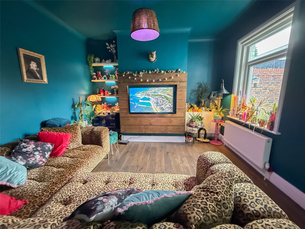 Property photo 2 of 12 Lounge