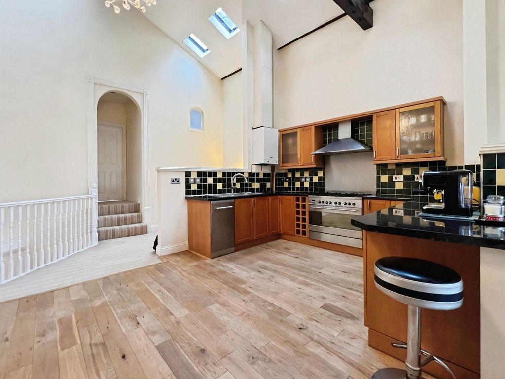 Property photo 2 of 20