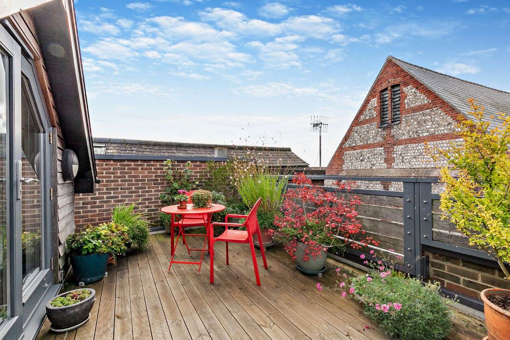 Property photo 2 of 24 Roof Terrace